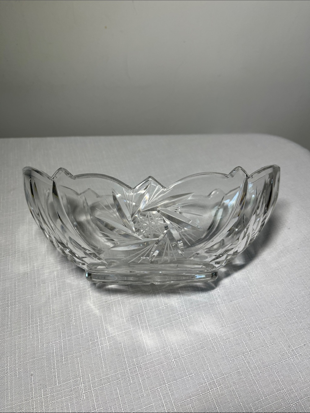 American Brilliant Period cut crystal bowl Pinwheel & hobstar & Scalloped edge